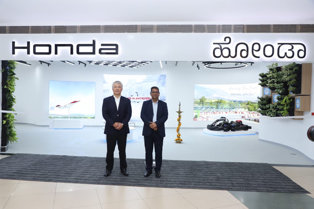 Mr.-Mutsuo-Usui-left-and-Mr.-Yogesh-Mathur-right-Directors-Sales-and-Marketing-Honda