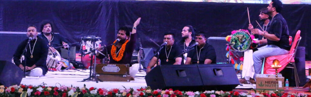 श्री साईं श्रद्धा भजन संध्या का हुआ भव्य आयोजन ;श्रद्धा और भक्ति से गूंजा पंचकूला: 1 श्रद्धा और भक्ति से गूंजा पंचकूला