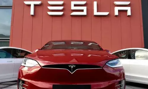 Tesla ने भारत में एंट्री करते हुए मुंबई में अपना पहला स्टोर लॉन्च किया। 1 Tesla foot prints in indian market