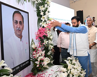 डीगढ़ में सीएम सैनी ने पूर्व सीएम विजय रूपाणी को दी अंतिम श्रद्धांजलि