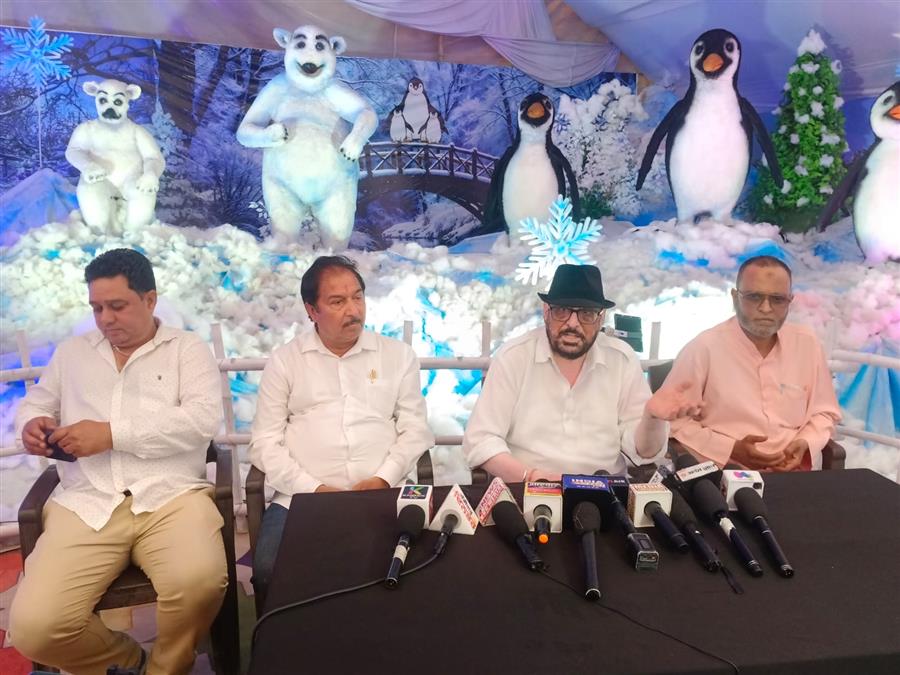 सर्दी के मौसम से पहले ही चंडीगढ़ के सेक्टर 34 में गिरी बर्फ