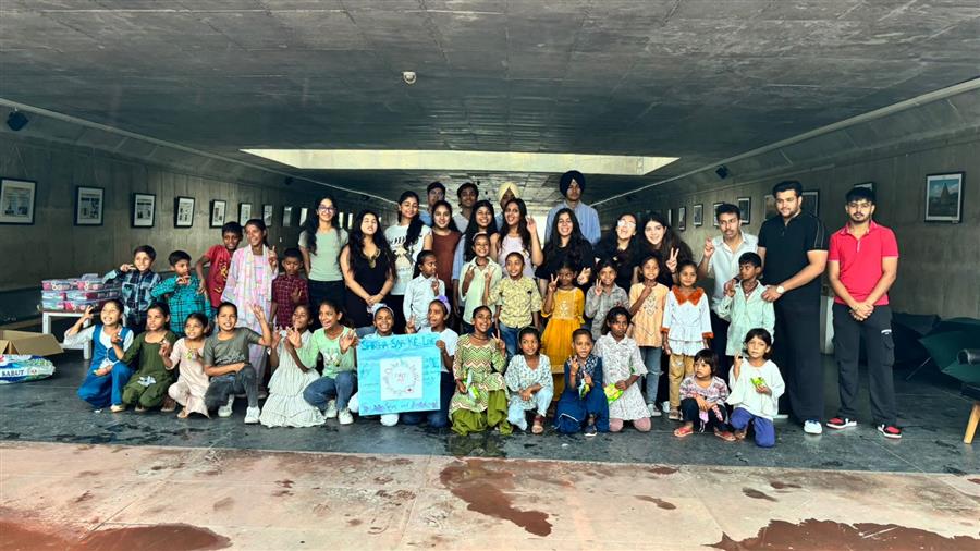 एनजीओ "शिक्षा सबके लिए" ने बच्चों में बांटी फर्स्ट एड किट्स