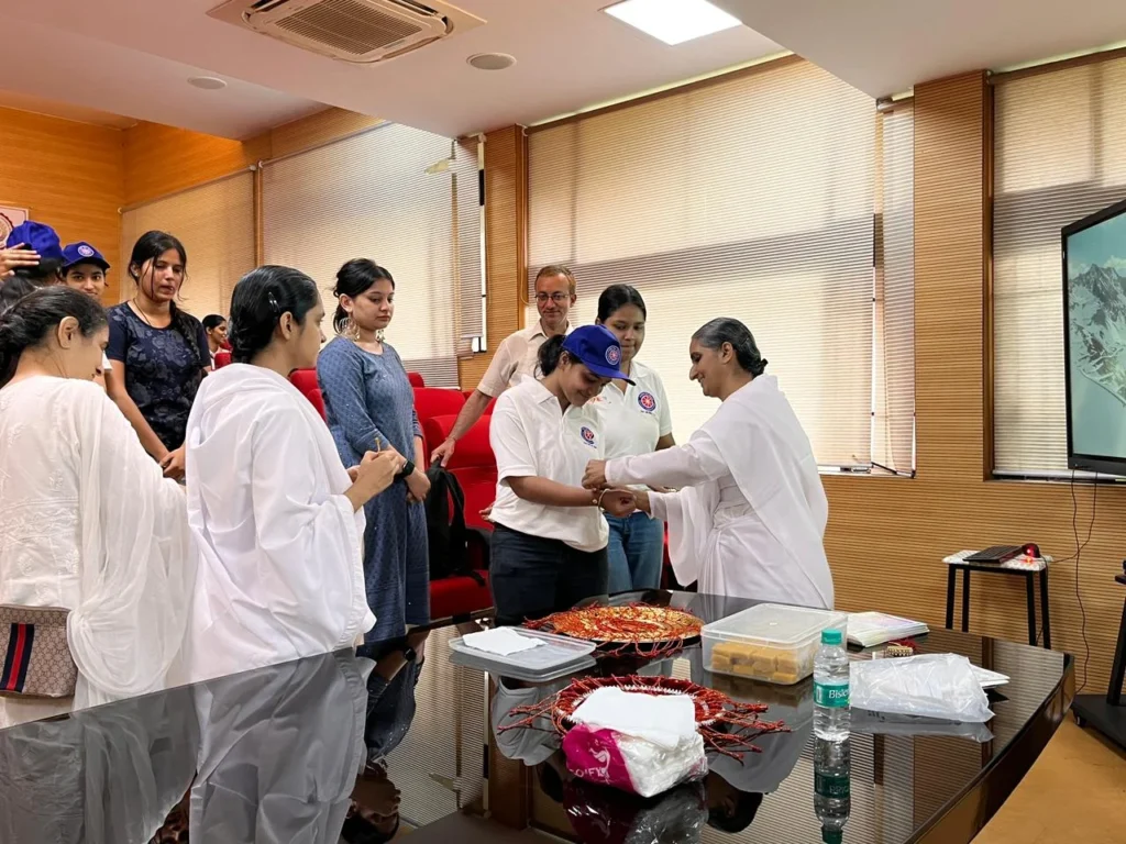 ब्रह्मकुमारियों ने पीजीजीसी-42 में रक्षाबंधन समारोह मनाया