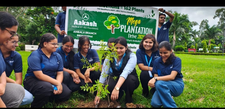 आकाश एजुकेशनल ने अम्बाला में चलाया वृक्षा रोपण अभियान, लगाए 162 पौधे 1 Screenshot 2025 08 07 20 38 49 88