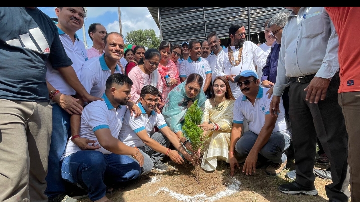 उत्तराखंड युवा मंच ने अपने 33वें वृक्षारोपण समारोह