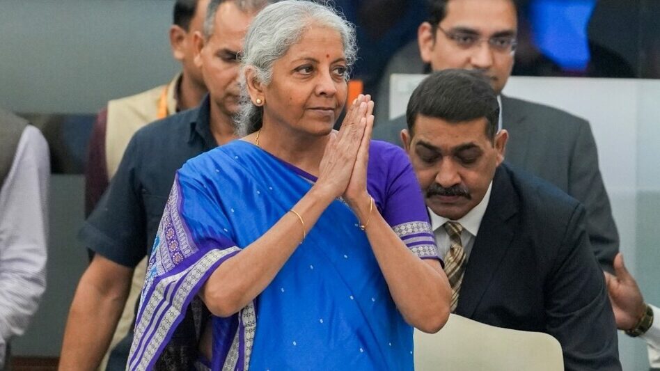 GST में बड़ा बदलाव: अब सिर्फ 5% और 18% टैक्स स्लैब, त्योहारी सीज़न में मिलेगी राहत 1 68b875a766a0e gst results 030642412 16x9 1 e1756919533203