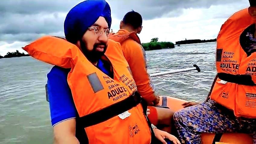 सांसद विक्रम साहनी ने पंजाब बाढ़ राहत के लिए ₹5 करोड़ देने की घोषणा की, किसानों को कृषक सामग्री भी उपलब्ध करवाएंगे 1 WhatsApp Image 2025 09 04 at 7.29.56 PM