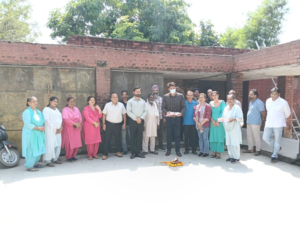 गांव अटावा के पॉलीक्लीनिक डिसपेंसरी की रिपेयर का काम करवाया शुरू 1 गांव अटावा के पॉलीक्लीनिक डिसपेंसरी की रिपेयर का काम करवाया शुरू