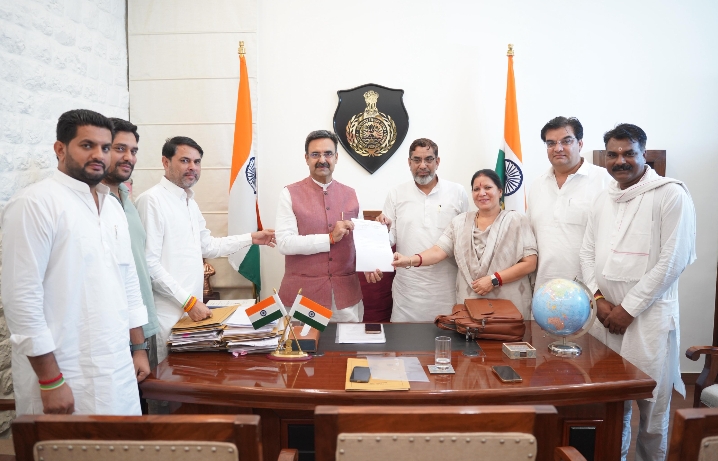 हुड्डा की नियुक्ति का पत्र लेकर विस अध्यक्ष हरविन्द्र कल्याण से मिले कांग्रेसी विधायक 1 Screenshot 2025 09 30 22 46 19 86