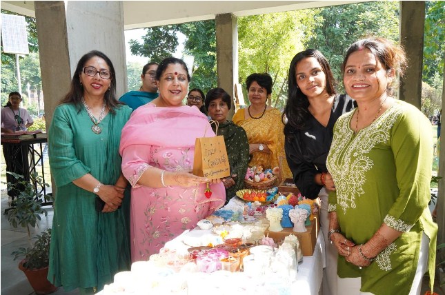 उद्यमोत्सव–42 : पीजी सरकारी कॉलेज फॉर गर्ल्स सेक्टर–42 में दिखी छात्राओं की उद्यमिता भावना 1 Screenshot 36 4