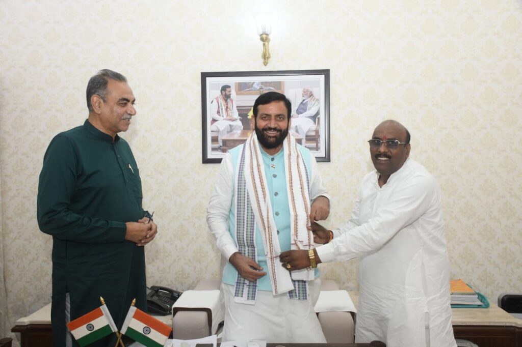 सुधांशु जी महाराज के मार्गदर्शन में होने जा रहे सांस्कृतिक जागरण अभियान में शामिल होने के लिए नायब सैनी को दिया न्योता