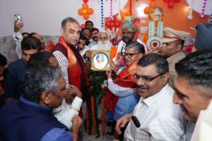 संजय टंडन ने महर्षि बाल्मीकि प्रकट दिवस पर शहर में आयोजित कार्यक्रमों में लिया भाग महर्षि बाल्मीकि द्वारा रचित रामायण की पूजा होती है घर घर में : संजय टंडन 3 WhatsApp Image 2025 10 07 at 4.14.22 PM