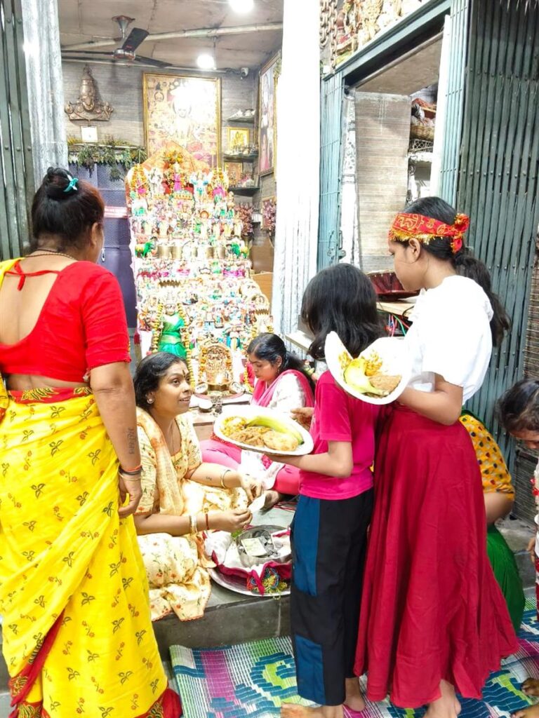 किन्नर मंदिर में महानवमी पर 108 कन्याओं का पूजन 1 article14215