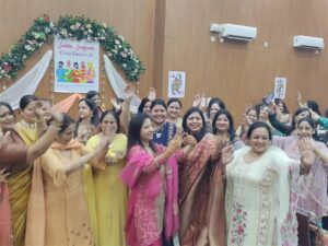 प्री करवा चौथ सेलिब्रेशन में महिलाओं ने किया जमकर डांस