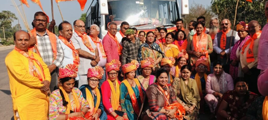 सनातन हिंदू एकता पदयात्रा में शामिल होने के लिए श्री बागेश्वर धाम सेवा सुंदरकांड मंडल का जत्था दिल्ली को रवाना 1 IMG 20251106 WA0540