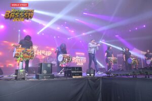 ओमैक्स न्यू चंडीगढ़ में रॉकिंग बैश, बिस्मिल, जस्सी गिल और सुखबीर की शानदार परफॉर्मेंस, 35 हजार से ज्यादा लोग हुए शामिल 2 IMG 20251231 WA0225