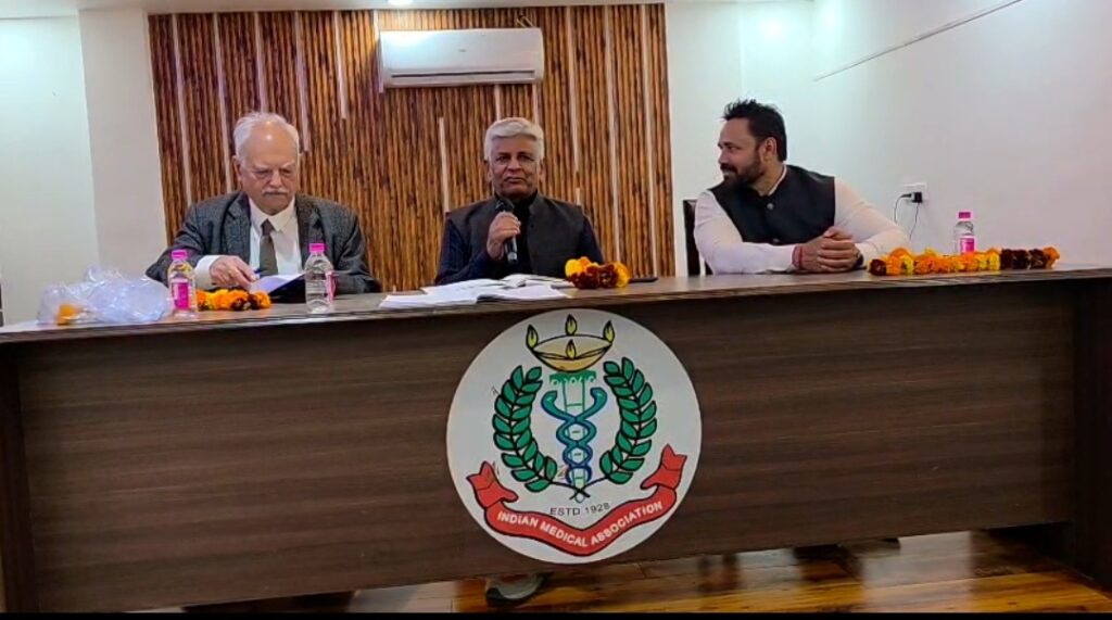 सीनियर सिटीजन वेलफेयर सोसायटी ने आयोजित किया 12वां स्वास्थ्य संवाद 1 Screenshot 20251215 081446 01