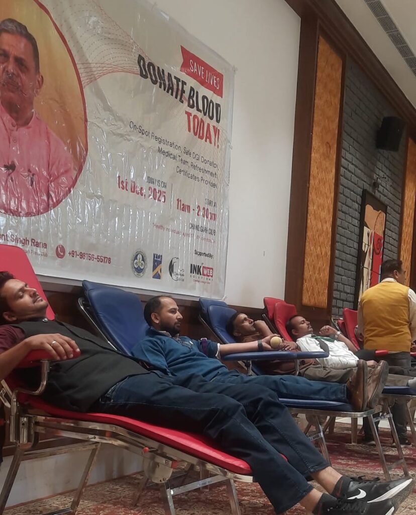 संघ सरकार्यवाह दत्तात्रेय होसबोले के जन्मदिन पर लगाया रक्तदान शिविर , 59 लोगों ने किया खून दान 1 WhatsApp Image 2025 12 01 at 7.05.07 PM