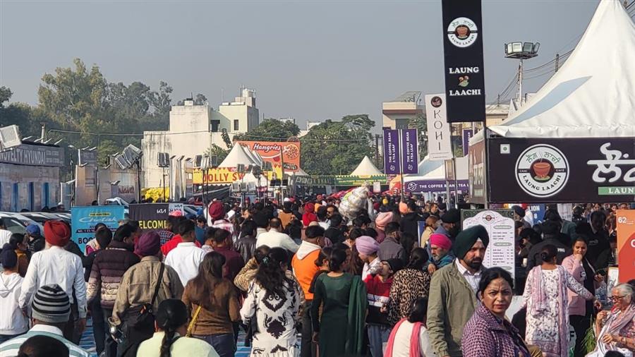 अमृतसरवासियों ने पाईटैक्स के रंग में रंगा संडे, परिवारों ने पूरे दिन जमकर लिया आनंद 1 article15587