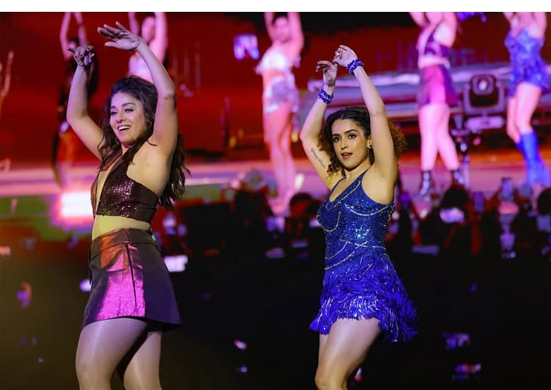 bollywood actress sanya malhotra surprised fans by attending singer sunidhi chauhans concert