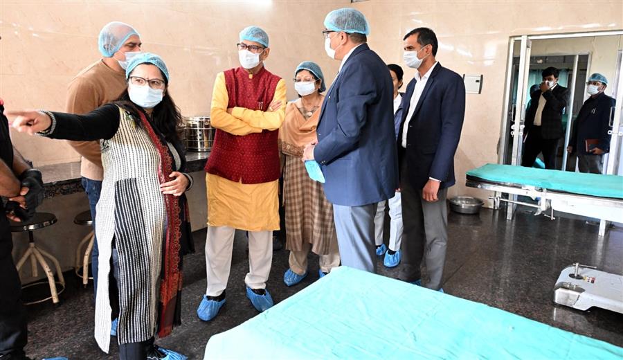 हरियाणा के राज्यपाल प्रो. असीम कुमार घोष ने पंचकूला स्थित मदर टेरेसा साकेत ऑर्थोपेडिक अस्पताल का निरीक्षण किया, मरीज देखभाल और स्वास्थ्य सुविधाओं का लिया जायज़ा 1 full12123