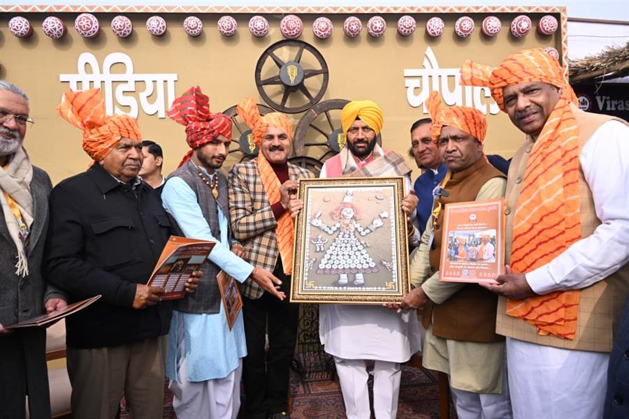 विरासत प्रदर्शनी से जीवंत हो उठी गांव की संस्कृति : मुख्यमंत्री नायब सिंह सैनी ने जारी किया विरासत का ब्रोशर 1 full13159