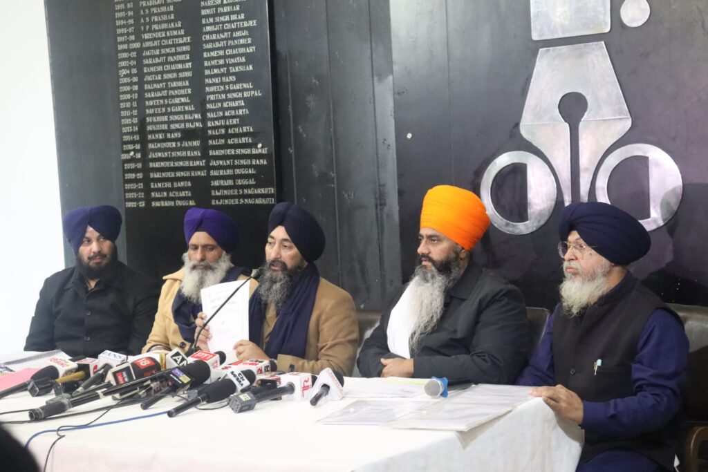 शिरोमणि कमेटी नहीं चाहती कि लापता स्वरूपों का सच सामने आए -. पूर्व कीर्तनिये भाई बलदेव सिंह वडाला 1 IMG 20260107 WA0185