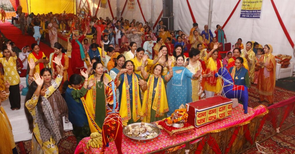 श्री राम जन्मोत्सव पर राममय हुआ कथा स्थल, भजनों और जयकारों से गूंजा वातावरण 1 WhatsApp Image 2026 03 08 at 19.10.42