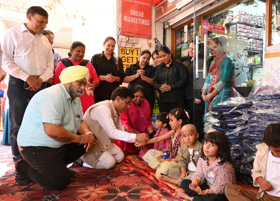 ओंकार चैरिटेबल फाउंडेशन ने 51 कन्याओं का पूजन कर अष्टमी और रामनवमी पर्व मनाया 1 article15981