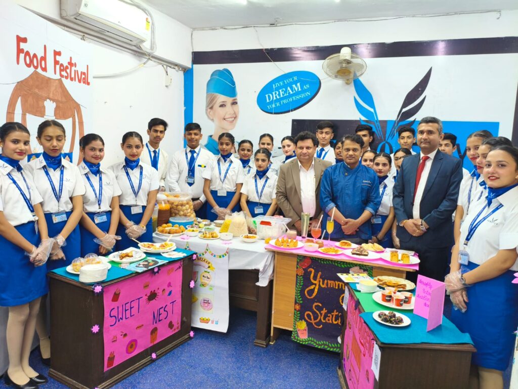 फूड फेस्टिवल का आयोजन करके विद्यार्थियों को हॉस्पिटैलिटी क्षेत्र में बेहतर सेवा देने के तरीकों से अवगत कराया 1 IMG 20260331 WA0270
