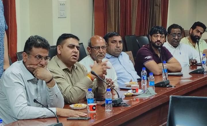 युद्ध का असर: डामर की कमी से हरियाणा में 2000 करोड़ के सड़क प्रोजेक्ट ठप 1 IMG 20260410 WA0210