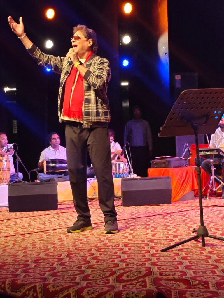 अभी ना जाओ छोड़ कर यादों की बारात म्यूजिकल कंसर्ट में आशा भोंसले को दी श्रद्धांजलि : कई कलाकारों ने दीं शानदार प्रस्तुतियां 1 IMG 20260414 WA0457