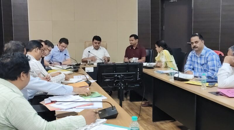 डीएम ने 399 सीएम घोषणाओं व 25 सूत्रीय कार्यक्रम की समीक्षा, शहरी–ग्रामीण ठोस अपशिष्ट प्रबंधन पर जोर 1 IMG 20260520 WA0093 800x445 1