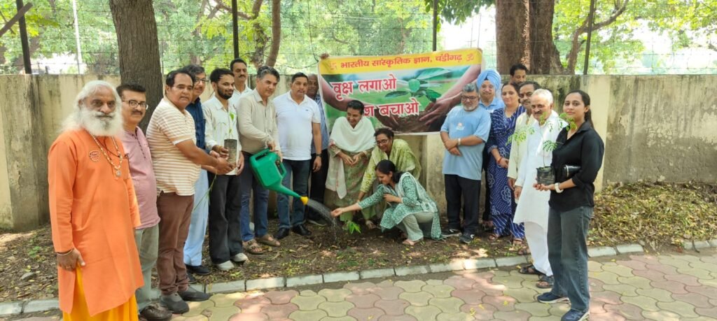 भारतीय सांस्कृतिक ज्ञान संस्था ने चंडीगढ़ आकाशवाणी परिसर में किया पौधारोपण, 1001 पौधे लगाने के अभियान को मिली गति 1 IMG 20260715 WA0314