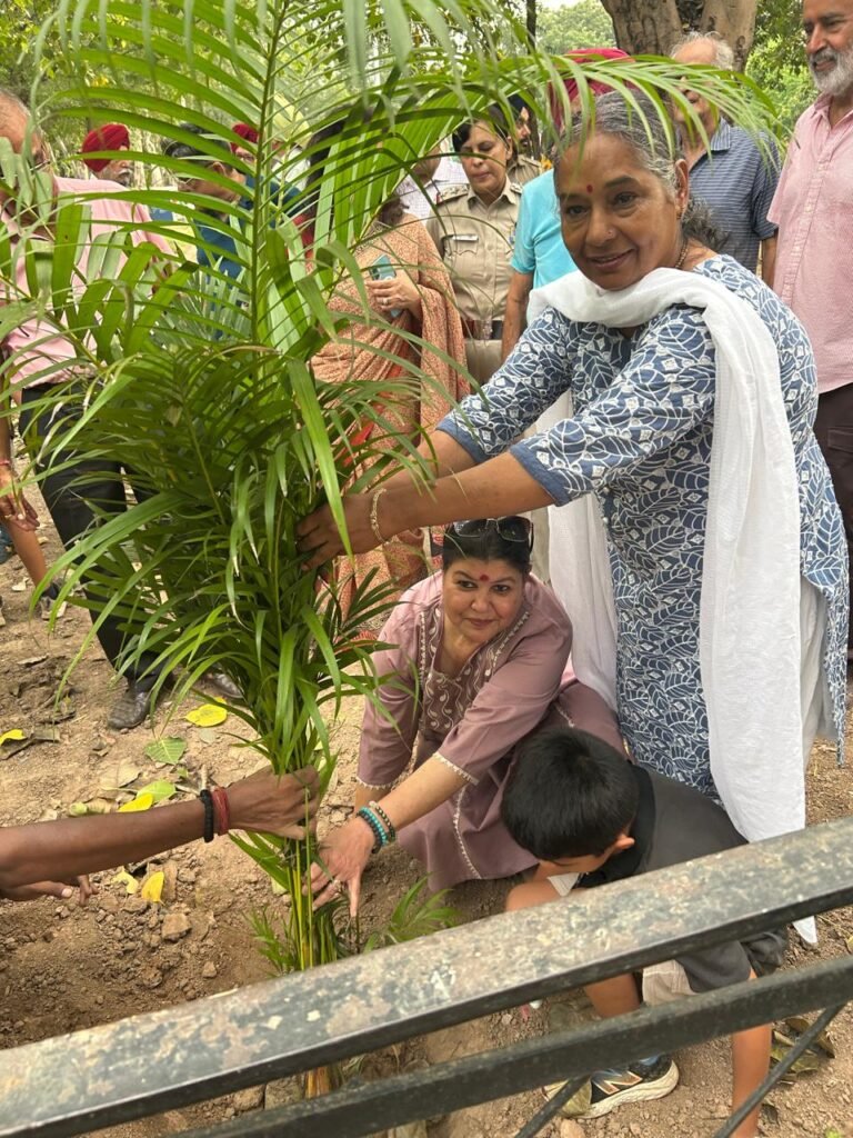 आरडब्ल्यूए ने पौधे लगाकर पर्यावरण संरक्षण का संदेश दिया 1 IMG 20260719 WA0192