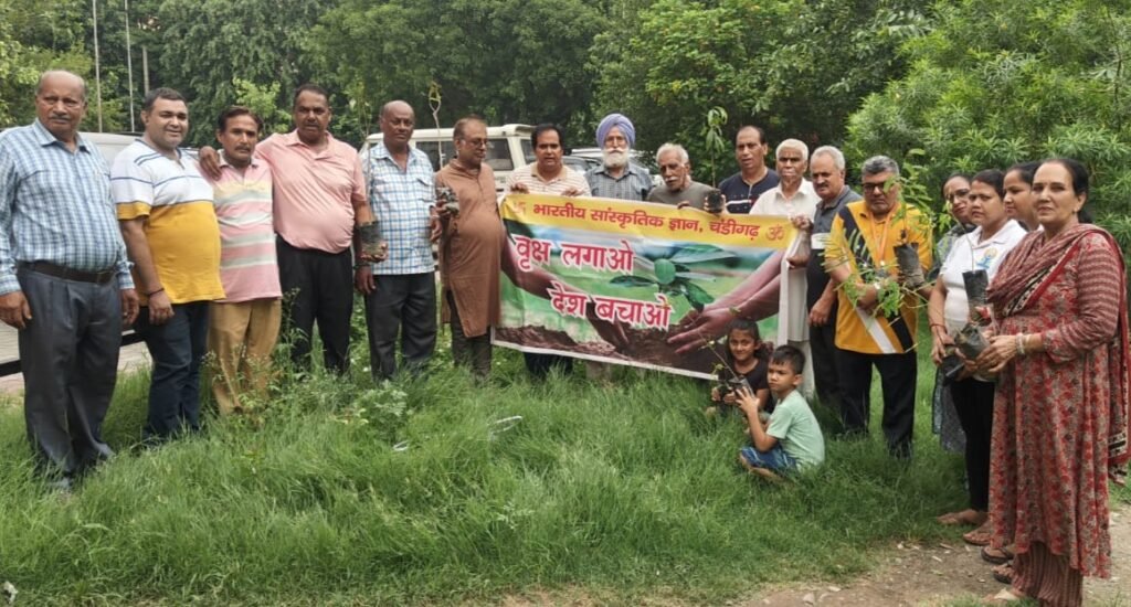 गार्डन ऑफ़ एनुअल्स के साइड पार्क, सैक्टर 44 सी, चंडीगढ़ में पौधारोपण -अनूप सरीन 1 IMG 20260720 WA0343
