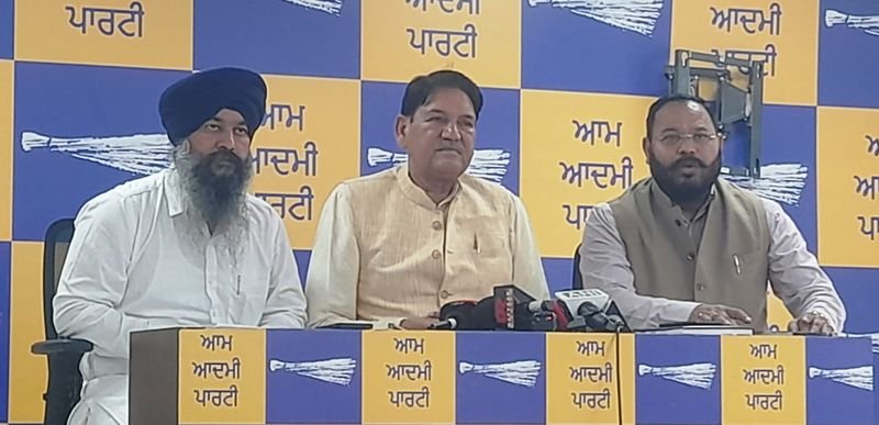 30 हजार राशन कार्ड डिजिटल प्रक्रिया में अटके, आप ने साधा भाजपा पर निशाना 1 Ahigh