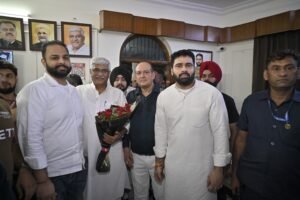 अक्षय शर्मा के घर पहुंचे गजेंद्र सिंह शेखावत अमृतसर पहुंचने पर किया खास स्वागत, घर पर हुई राजनीतिक चर्चा 4 IMG 20260815 WA0710